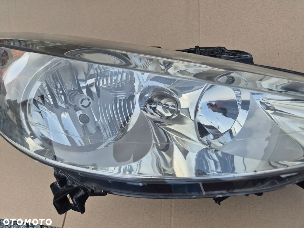 Peugeot 2007 reflektor prawy.2006-2009. Valeo.EU. - 3