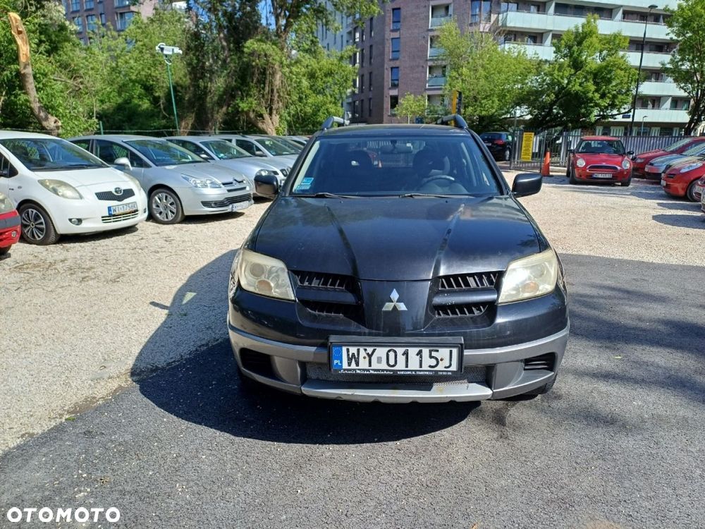 Mitsubishi Outlander - 2
