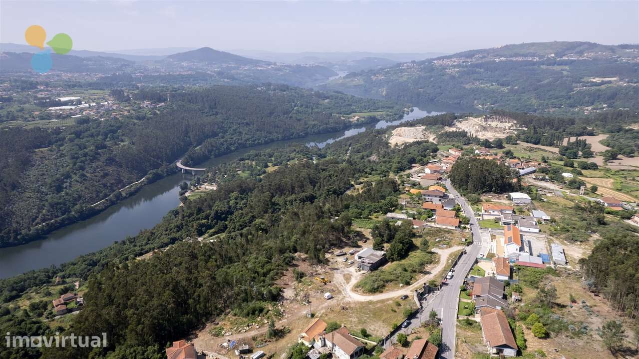 Terreno com 11.500 m² e Elevado Potencial de Construção junto ao rio T - Grande imagem: 3/9