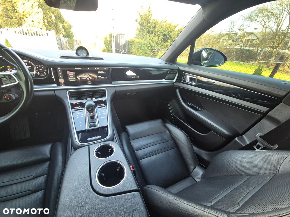 Porsche Panamera 4 E-Hybrid - 18