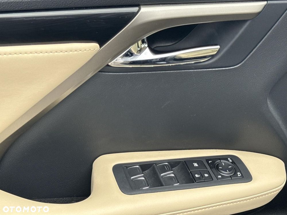 Lexus RX - 10