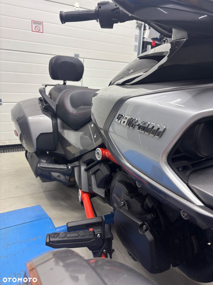 Can-Am Spyder - 17