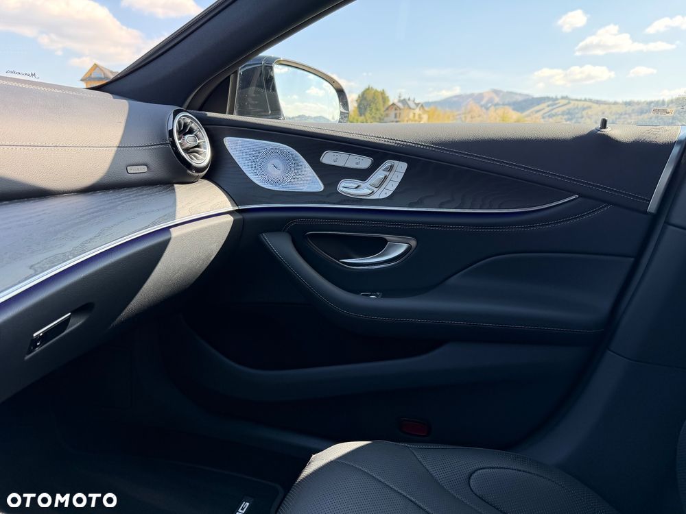 Mercedes-Benz CLS 300 d 4-Matic AMG - 21