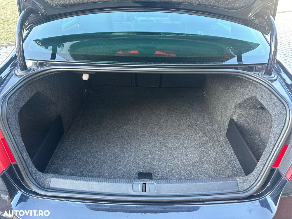 Volkswagen Passat 2.0 TDI DPF DSG Highline - 23