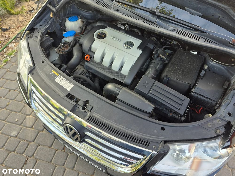 Volkswagen Touran 2.0 TDI DPF BlueMotion Technology DSG Comfortline - 18
