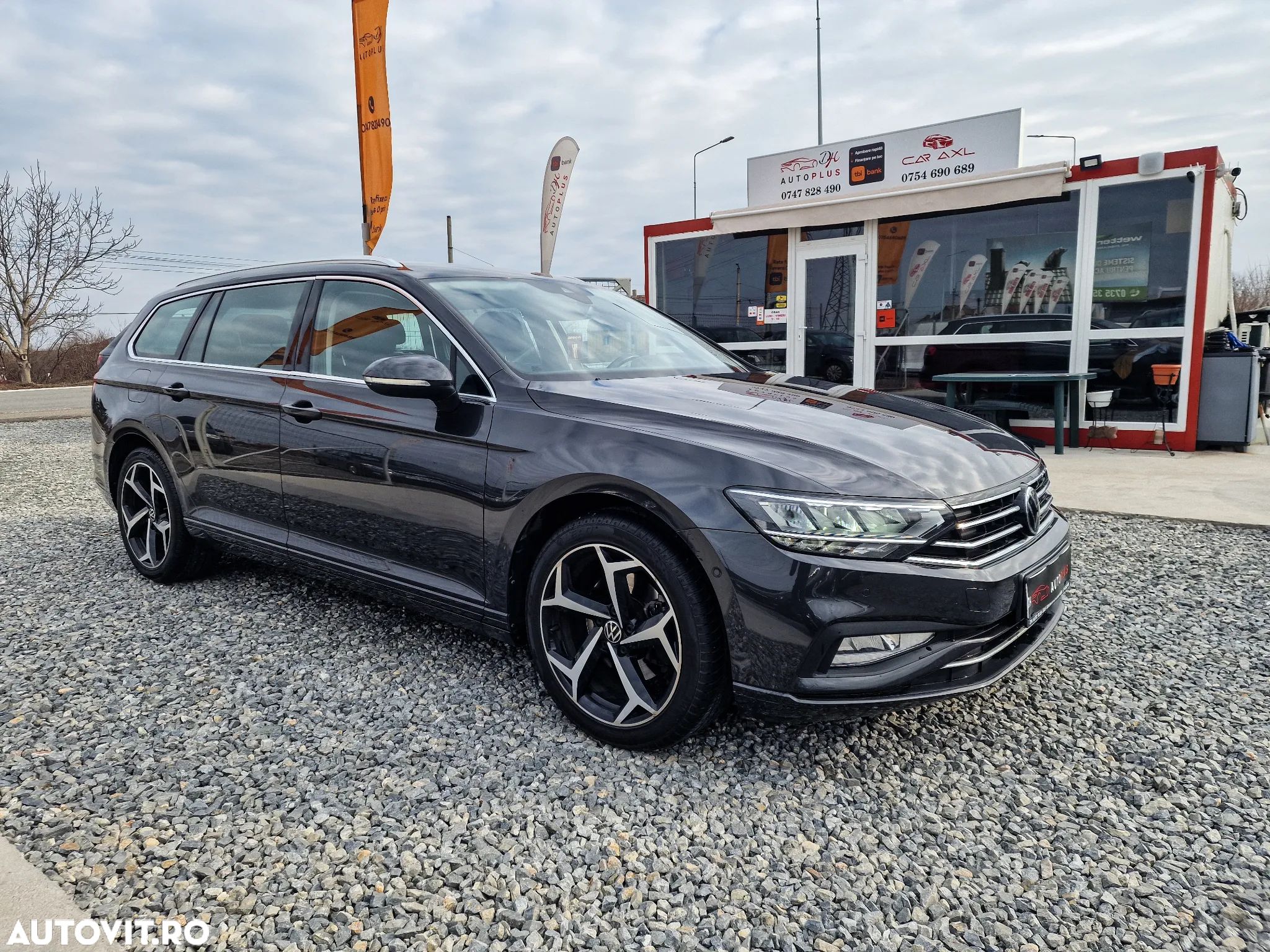 Volkswagen Passat - 1