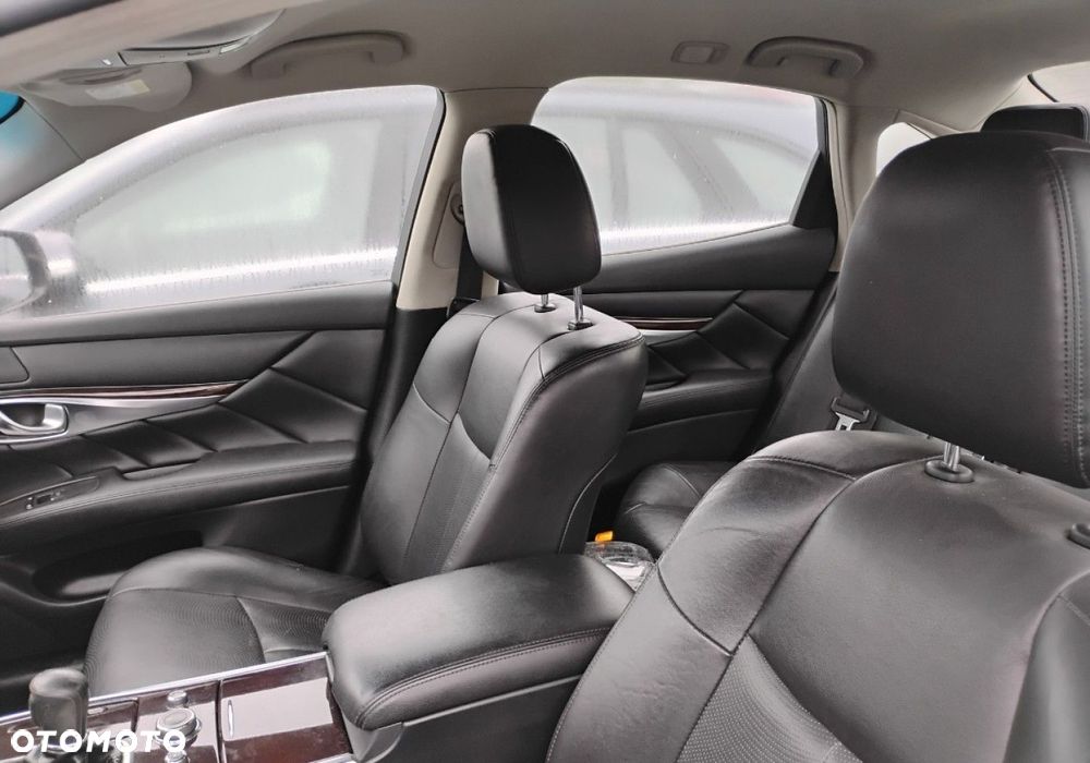 Infiniti Q70 - 9