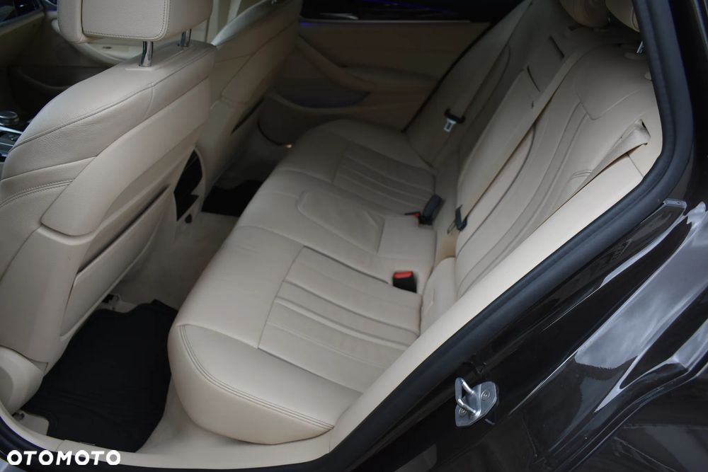 BMW Seria 5 525d Luxury Line - 7