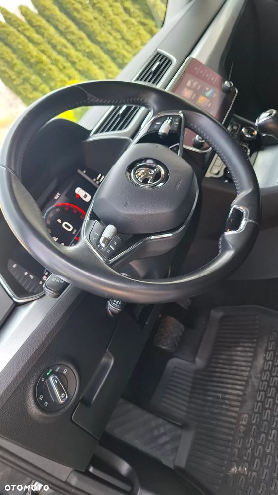 Skoda Superb 2.0 TDI SCR Sportline DSG - 38