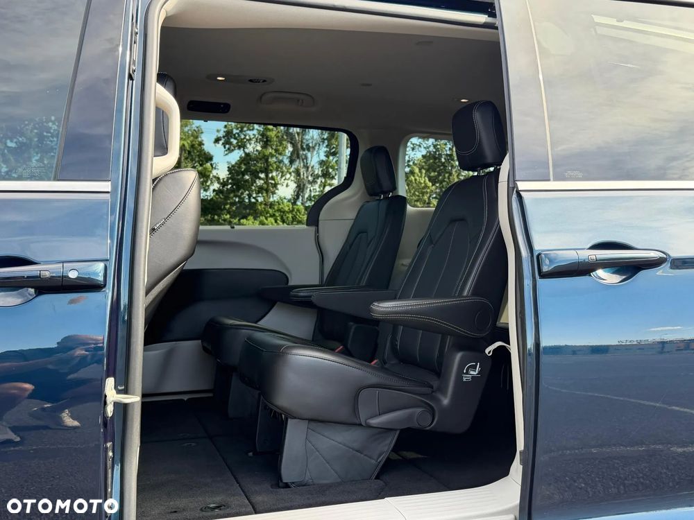 Chrysler Pacifica - 15