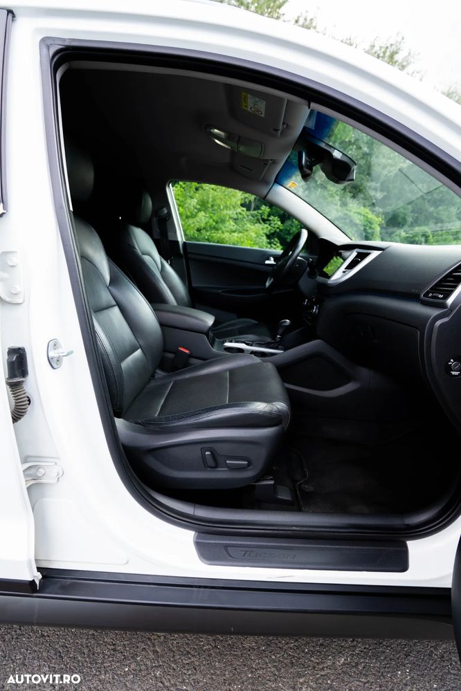 Hyundai Tucson 2.0 CRDI 4WD 6AT Luxury+ - 17