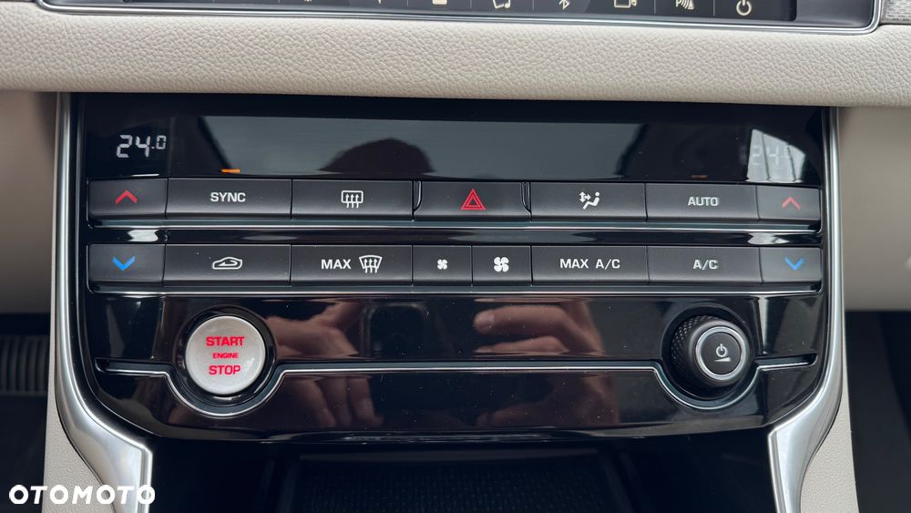 Jaguar XF 25d AWD R-Sport - 16