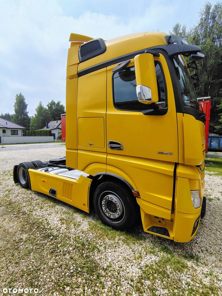 Mercedes-Benz Actros MP4 - 6