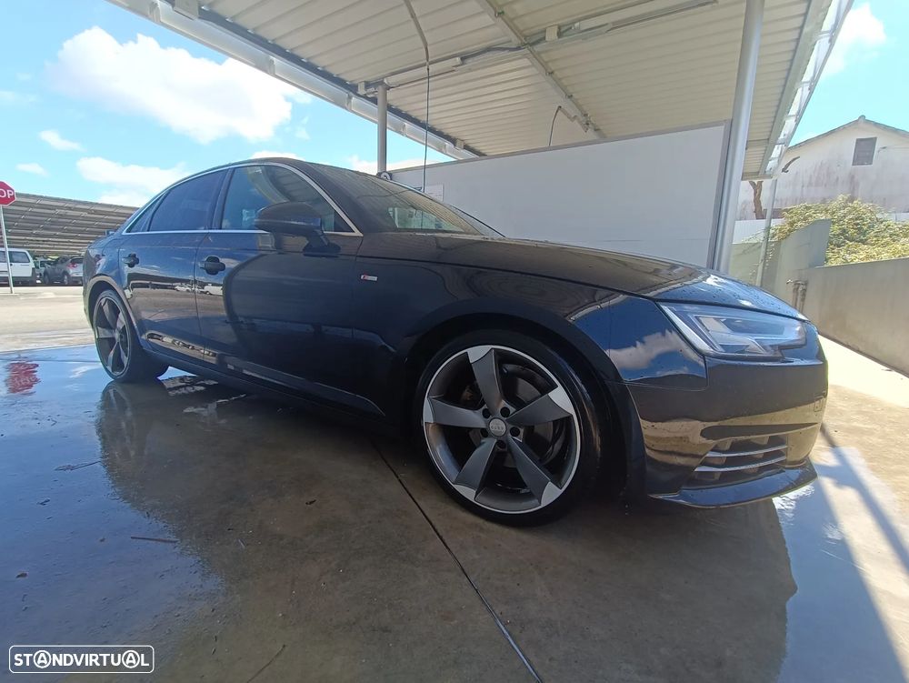 Audi A4 2.0 TDI S-line - 1