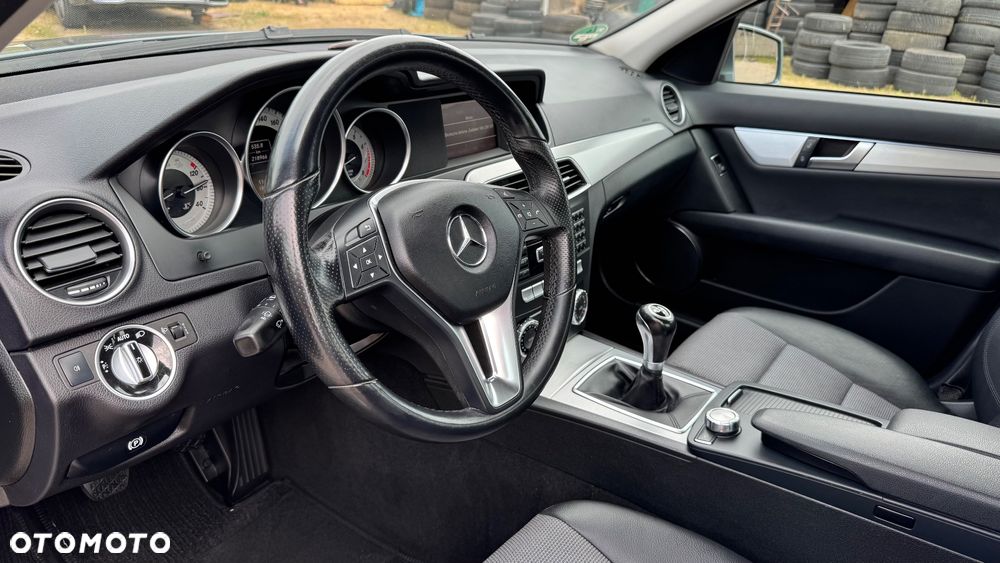 Mercedes-Benz Klasa C 180 CGI BlueEff Avantgarde - 19