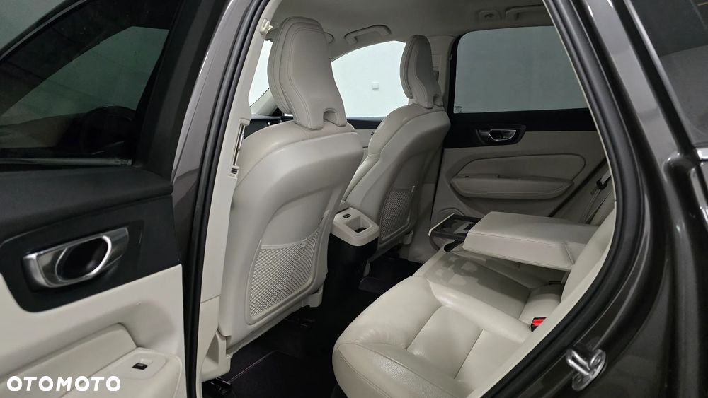 Volvo XC 60 B4 D AWD Inscription - 8