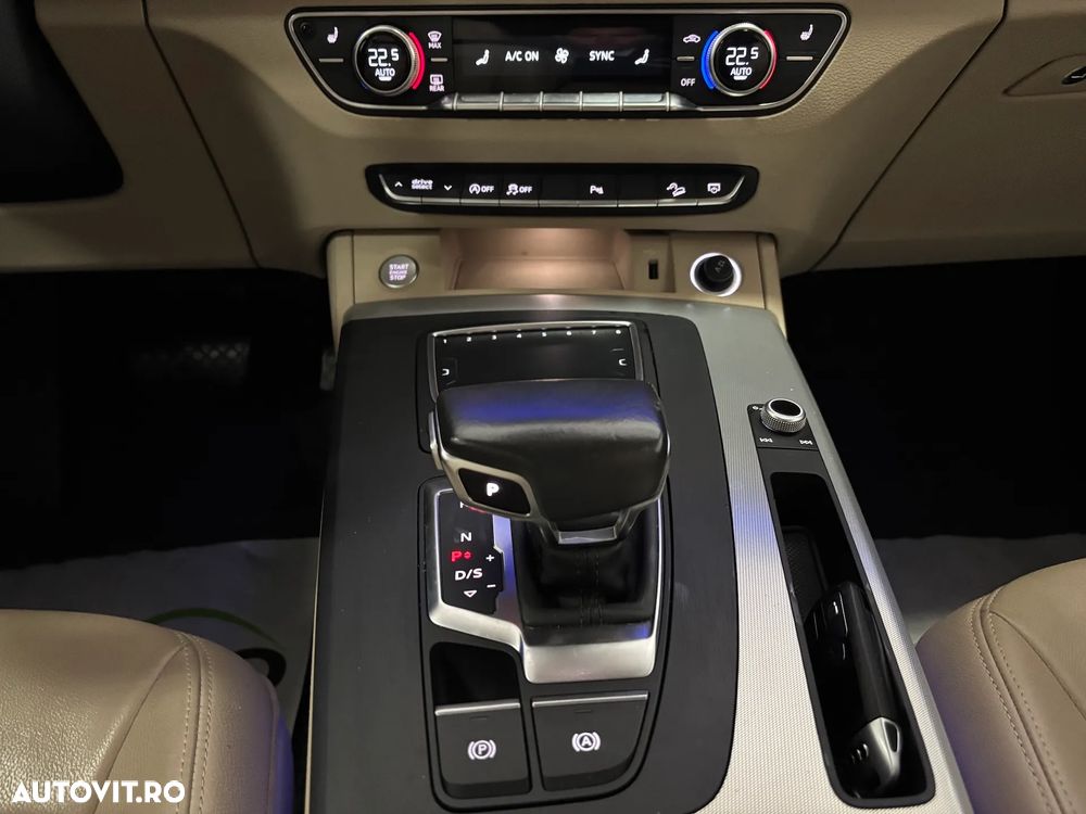Audi Q5 2.0 40 TDI quattro S tronic Design - 22