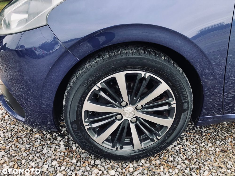 Peugeot 208 - 13