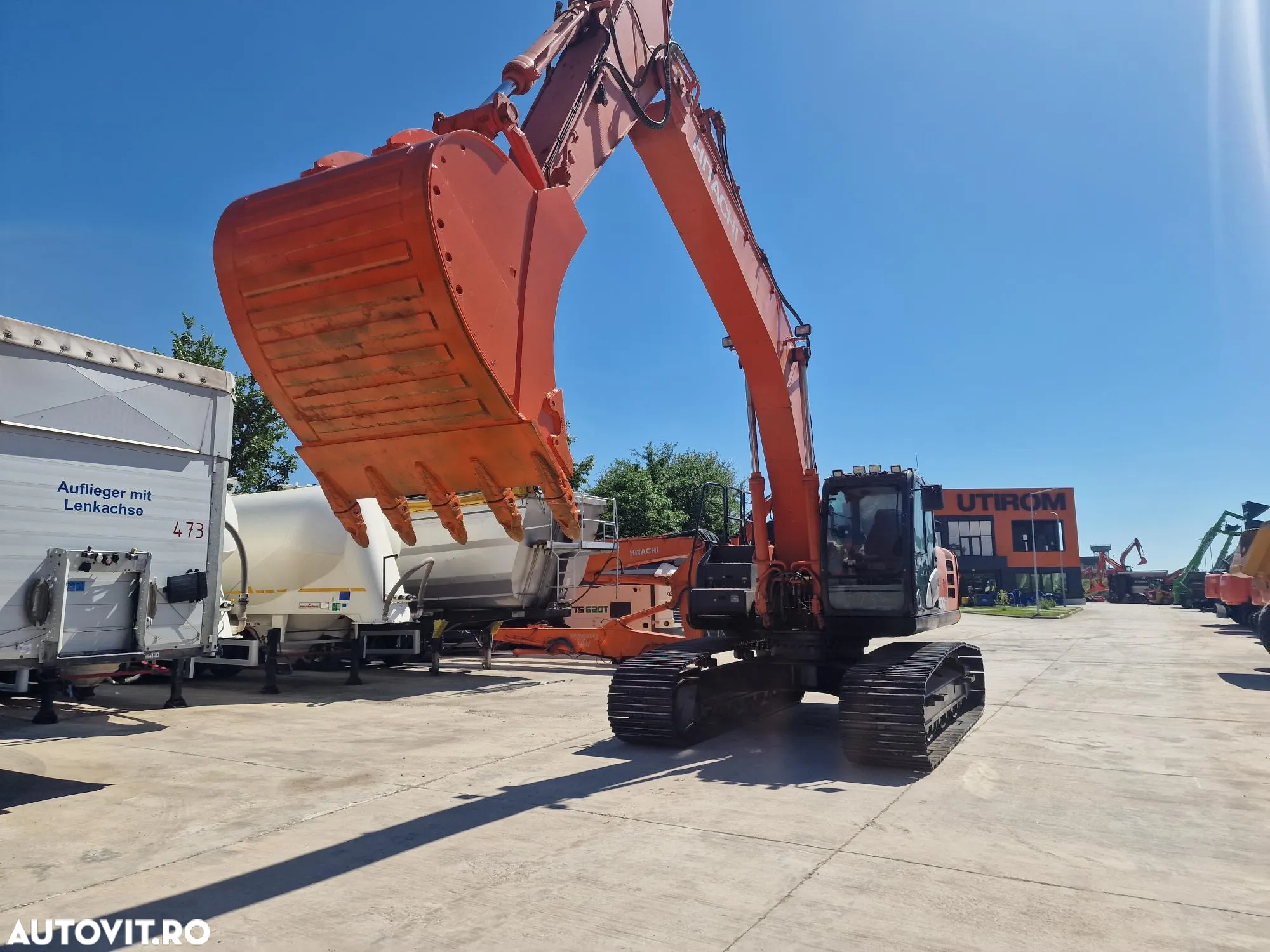 Hitachi ZX300, 32t, Cupa NOUA 1,8mc, 2018, 8.786h, Gresare automata, Inst picon, 3 pompe hidr HITACHI, Camera spate, Camere laterale, consum mediu 15l/h, Stare foarte buna, posibilitate leasing 3 ani-PROMOTIE 87.900 EUR+tva - 14