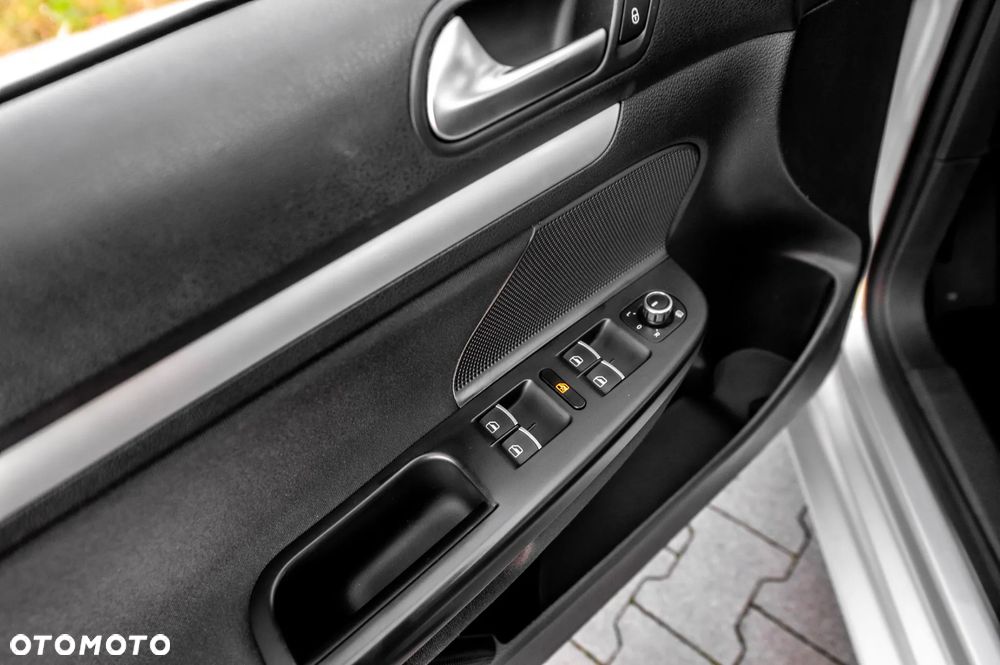 Volkswagen Golf 2.0 TDI DPF Highline - 24