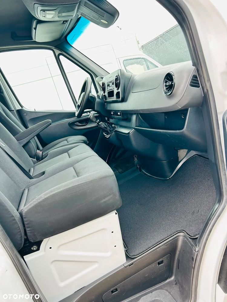 Mercedes-Benz Sprinter - 11