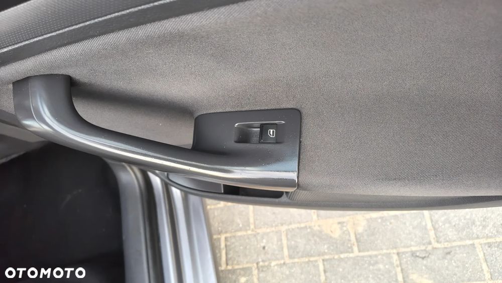 Volkswagen Golf 1.6 United - 23