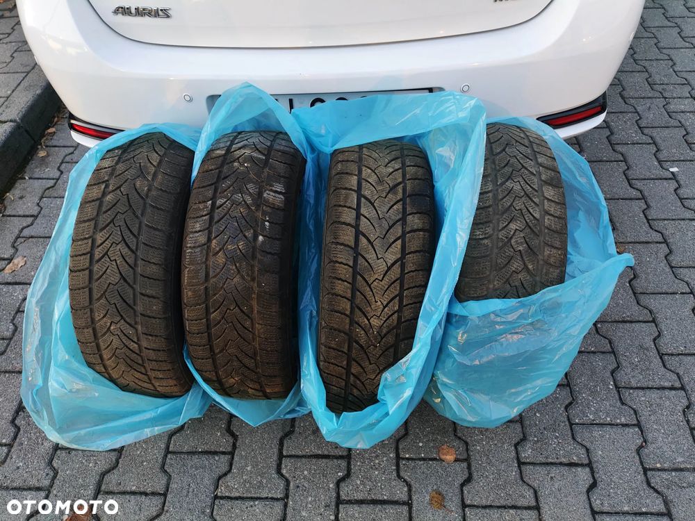 Toyota Auris Hybrid 135 Premium - 2