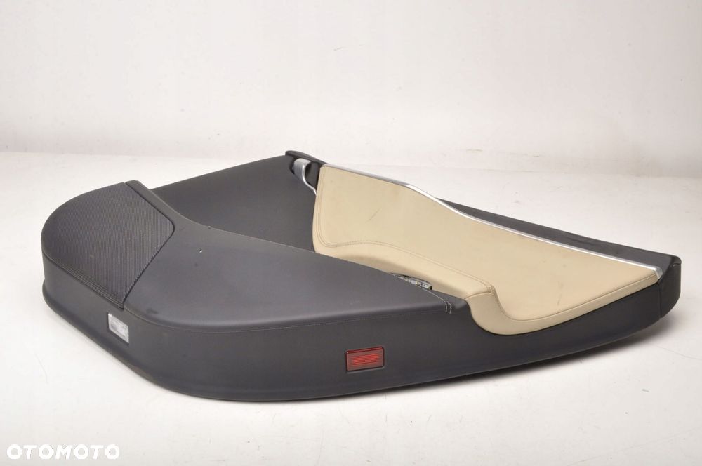 Tesla Model S BOCZEK DRZWI PRAWY TYŁ - 1