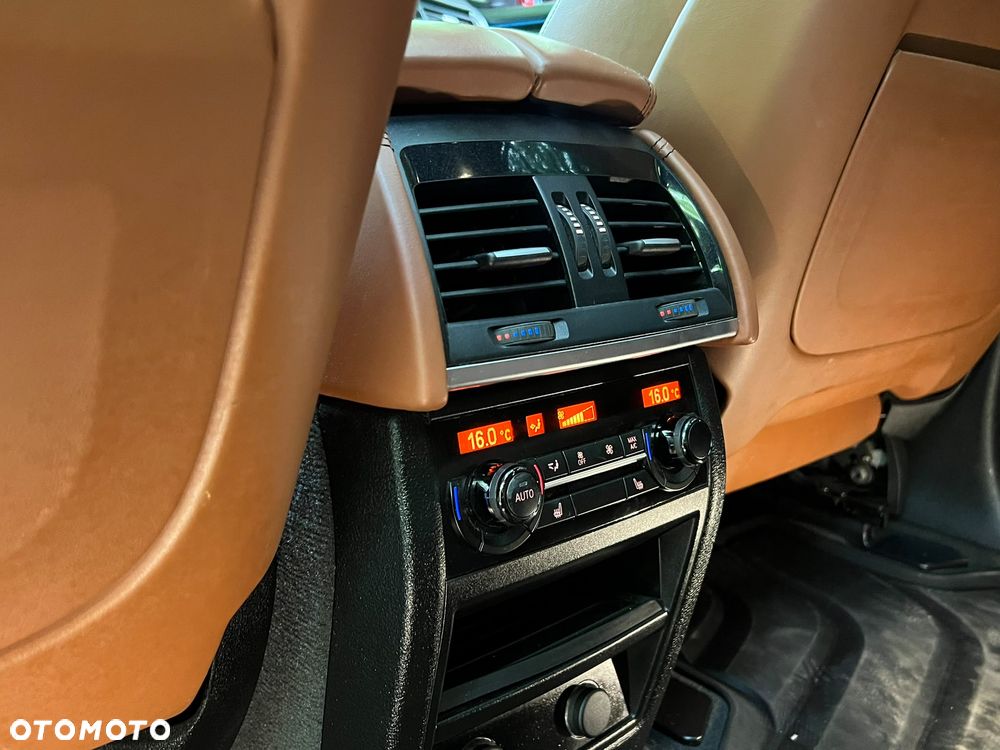 BMW X5 M M50i - 27
