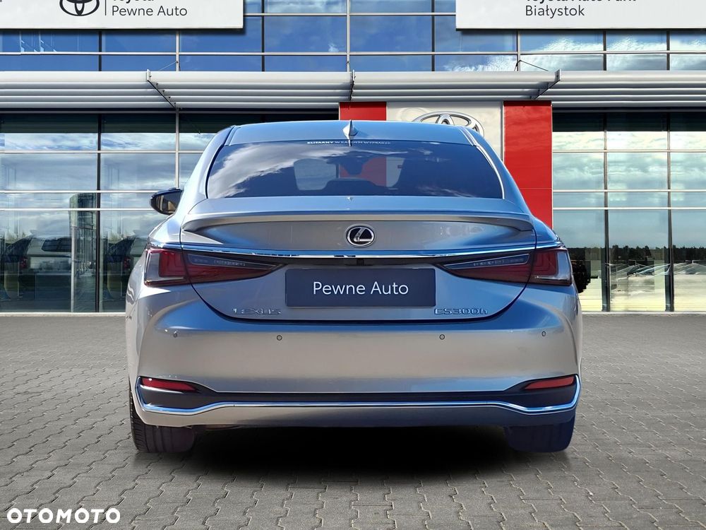 Lexus ES - 4