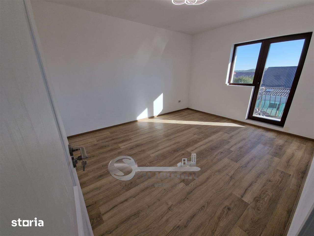 2 cam GRADINA LOC DE PARCATE INTABULATE capat CUG zona vile — fotografia 1