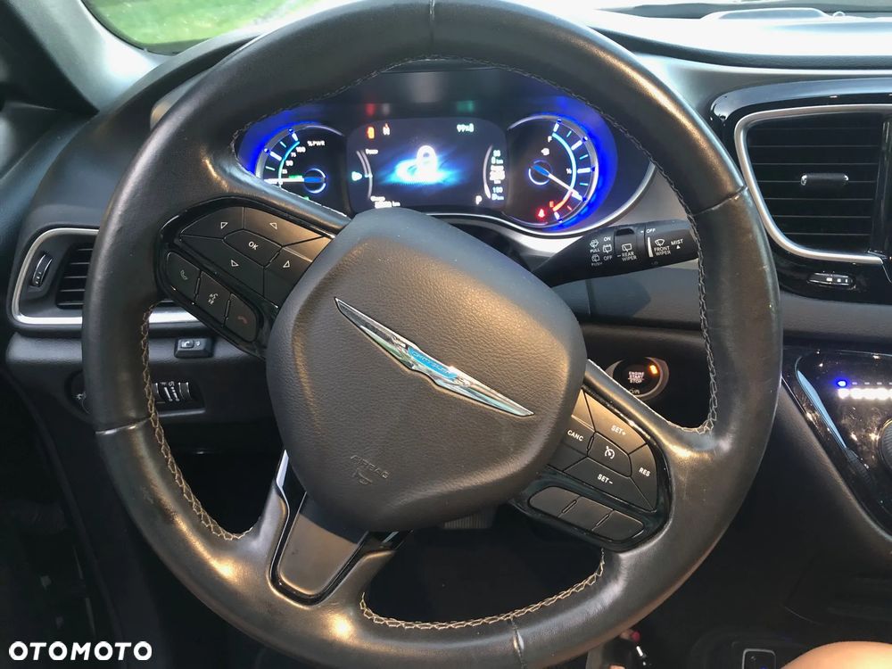 Chrysler Pacifica - 12