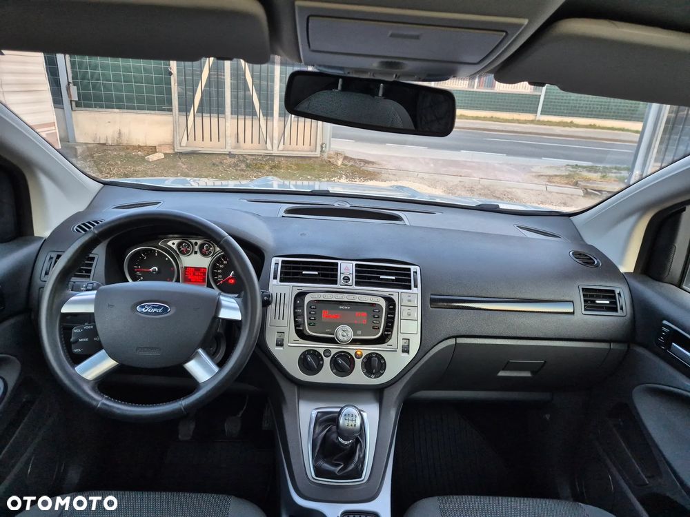 Ford Kuga 2.0 TDCi 2x4 Titanium - 16