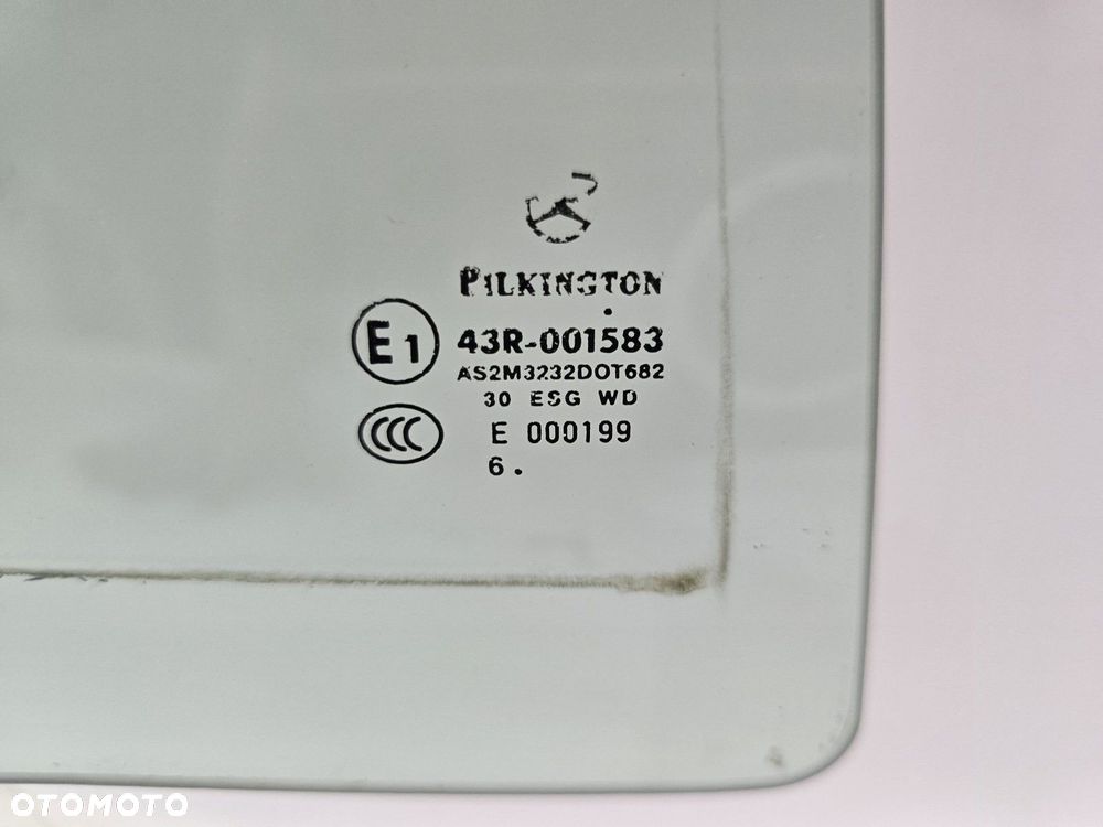 szyba drzwi tył prawy mercedes b klasa w245 - 2