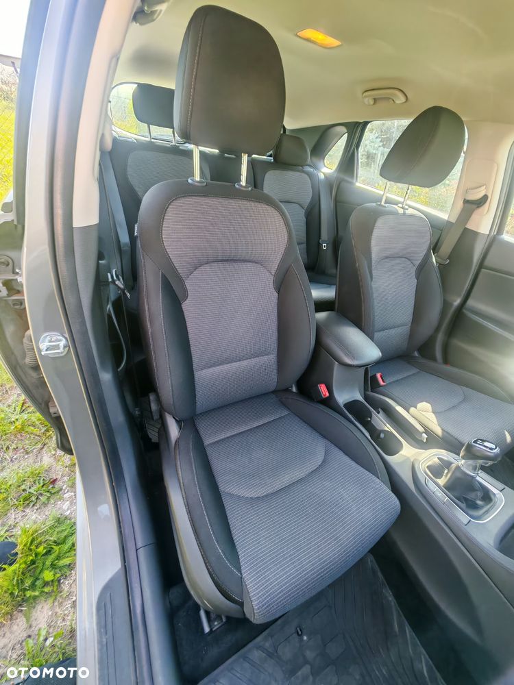 Hyundai i30 1.5 DPI Classic + - 13