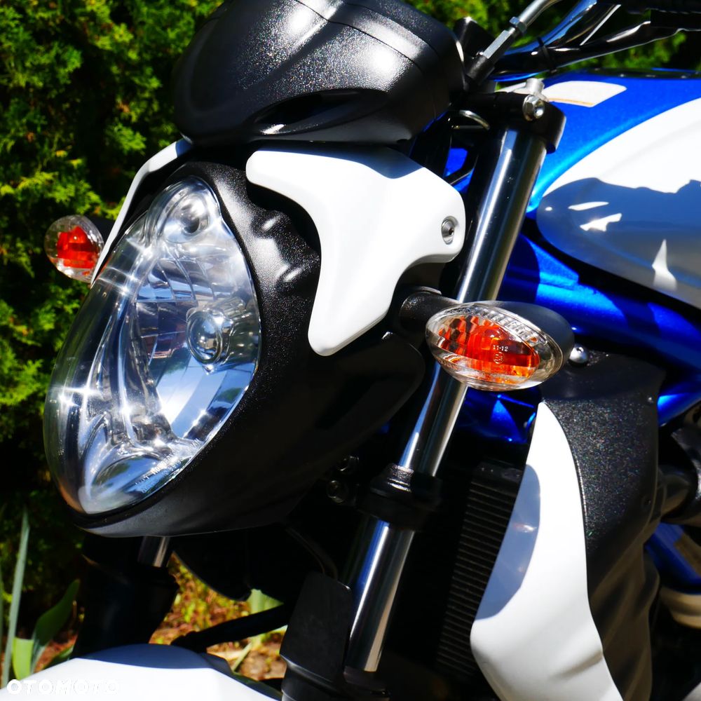 Suzuki Gladius - 8