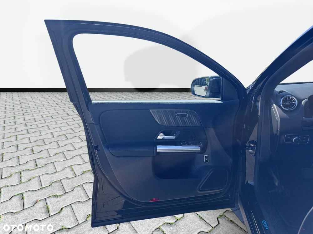 Mercedes-Benz EQA - 10