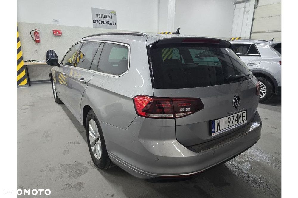 Volkswagen Passat - 4