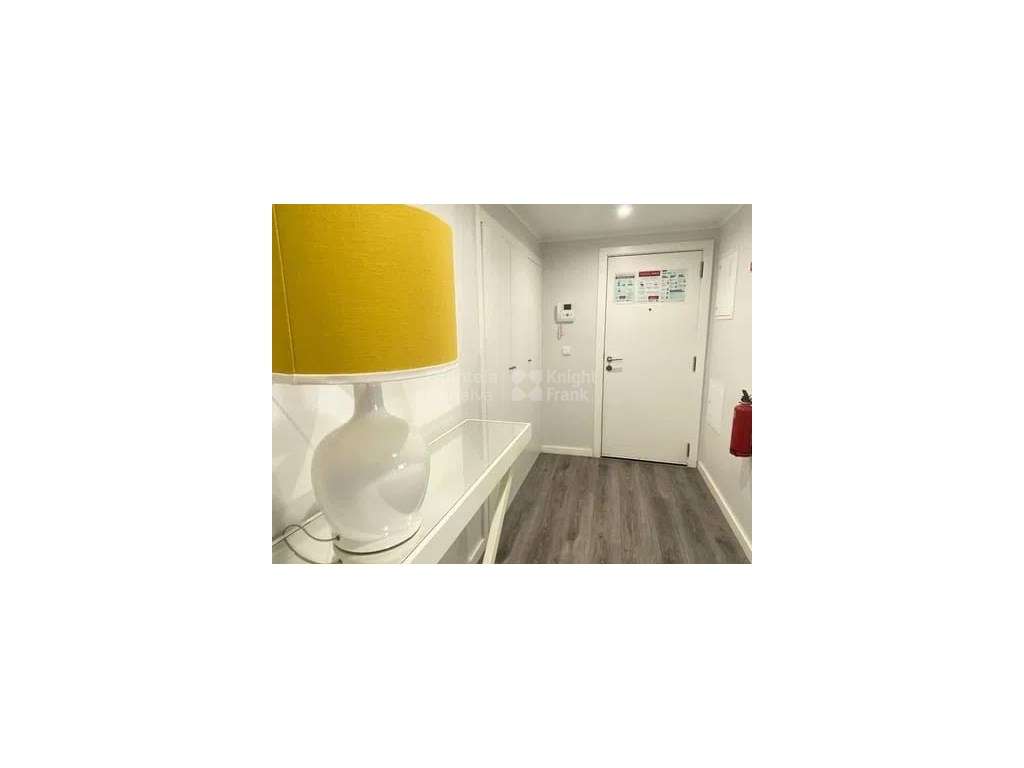 Apartamento T1 com varanda na Avenida Almirante Reis - Grande imagem: 4/16