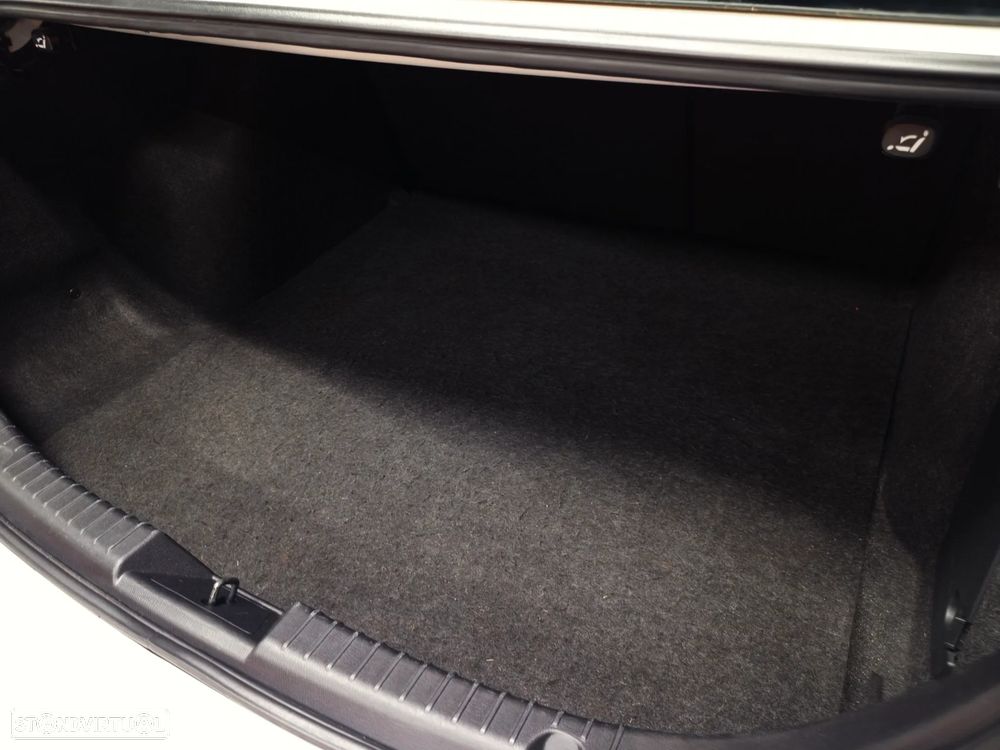 Mazda 3 Sedan 1.5 Sky-D Evolve HS Navi - 21