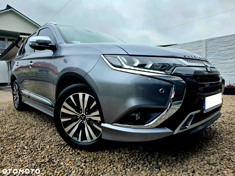 Mitsubishi Outlander 2.0 Instyle + 4WD CVT - 9