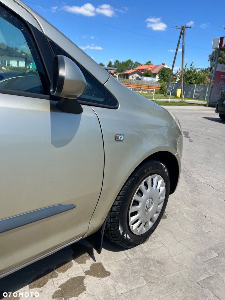 Opel Corsa 1.2 16V Essentia - 9