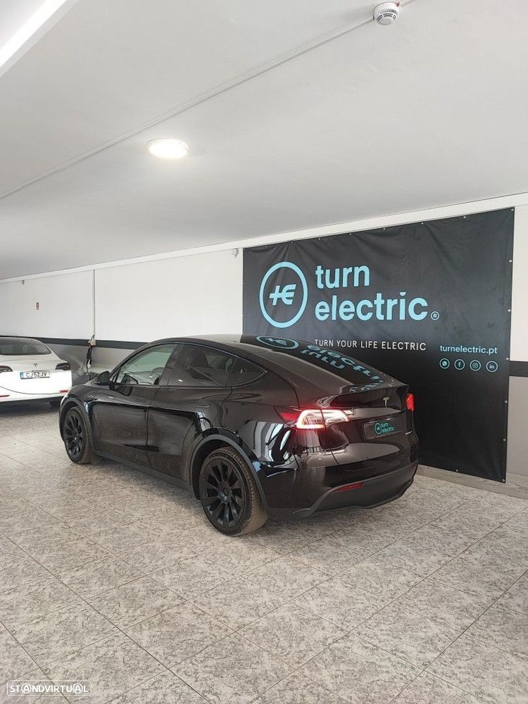 Tesla Model Y Long Range Dual Motor AWD — fotografia 4