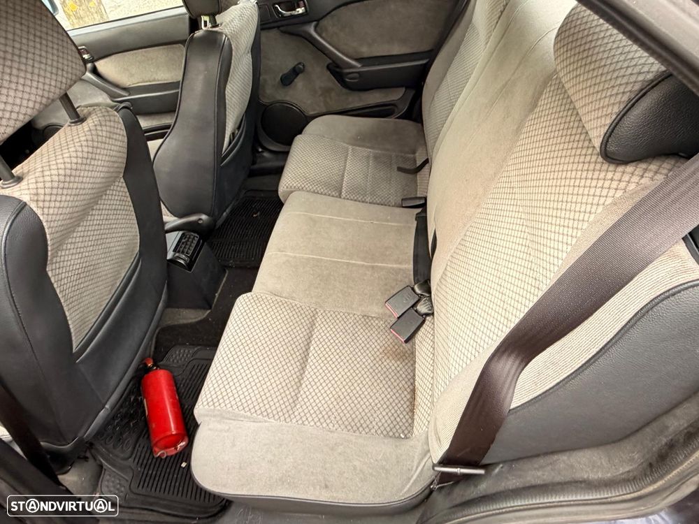 Alfa Romeo 146 1.4 Image - 12