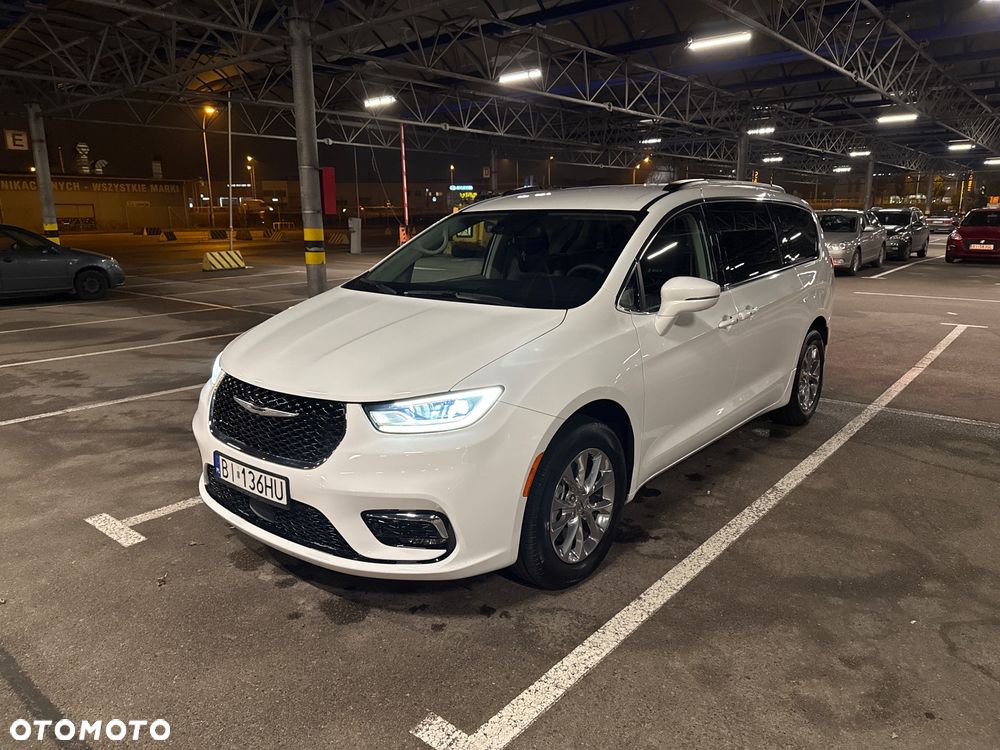 Chrysler Pacifica - 1