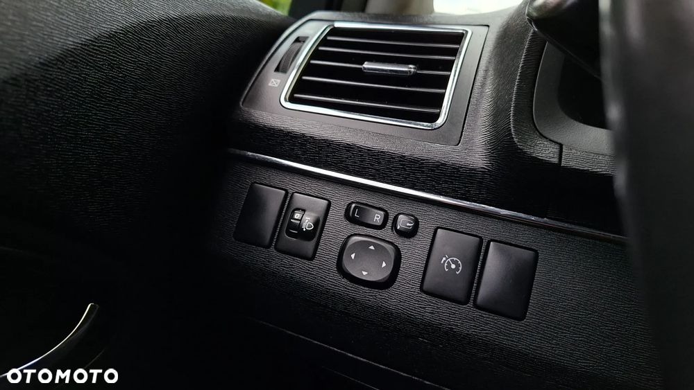 Toyota Avensis Touring Sports 1.8 Executive - 28