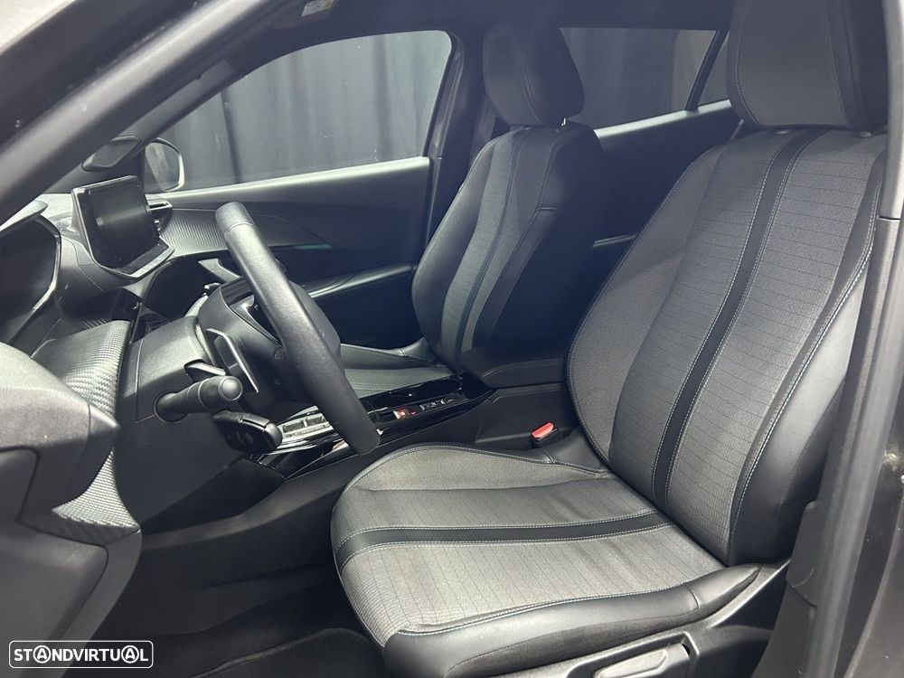 Peugeot 2008 1.2 PureTech Allure EAT8 - 9