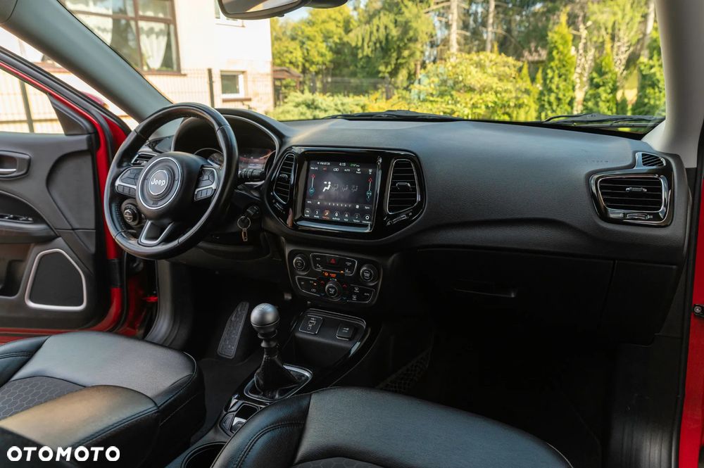 Jeep Compass - 32