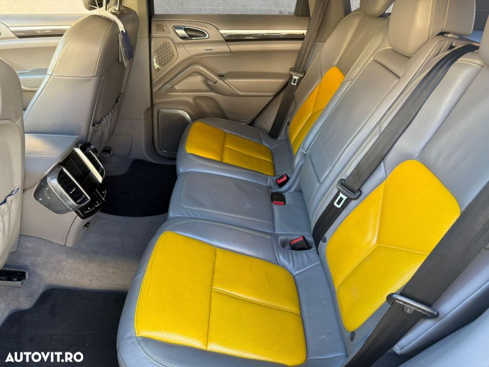 Porsche Cayenne - 12