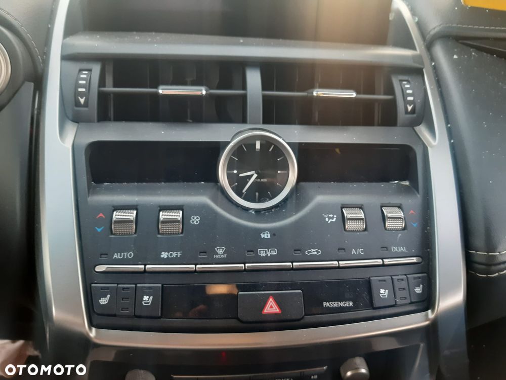 Lexus NX 300 Prestige AWD - 11